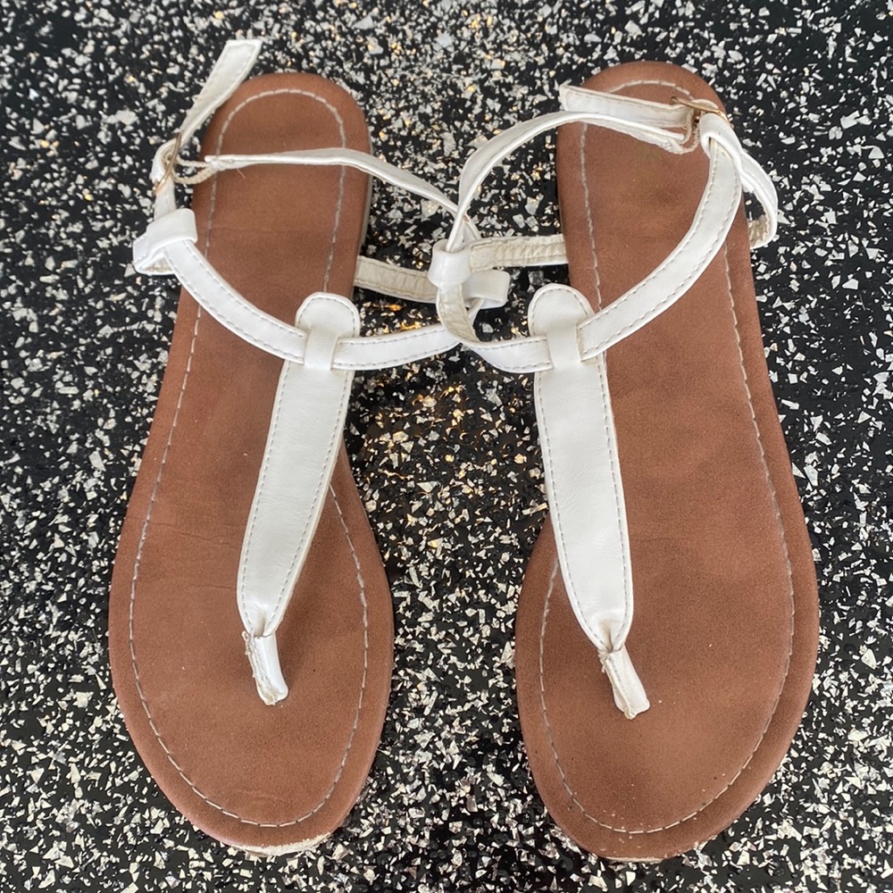 Apt. 9 White Brown T-Strap Sandals 8 8.5